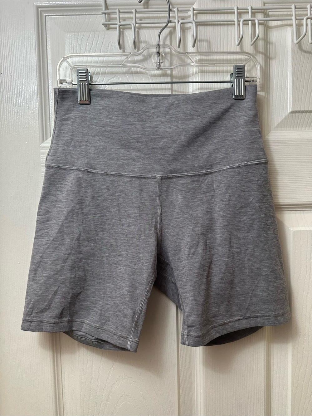 Lululemon Align High-Rise Short 6"
Heathered Core Medium Grey
Size 6